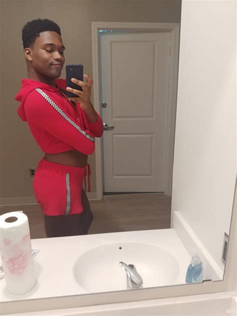 23 [M4M] a femboy looking for a big daddy (Manila) : r/phr4r .